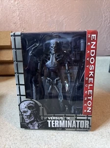 T-800 HEAVY GUNNER ENDOSKELETON NECA RoboCop Vs Terminator Game Figure 2014 BNIB - Picture 1 of 5