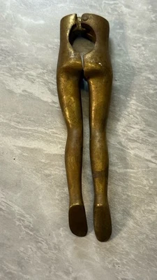 Винтажная Новинка Однотонный Латунный Женский Туловище Голые Ноги Щелкунчик-Начало 1960-х - Изображение 1 из 4