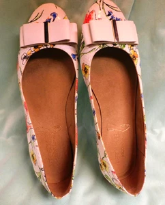 AEROSOLES WOMEN SHOES BALLET FLATS WHITE FLOWERS BLUE GREEN ORANGE YELLOW 9M NEW - Picture 1 of 7
