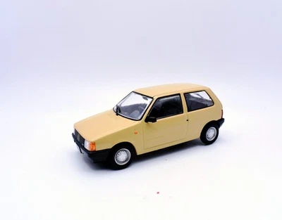 Modellino auto scala 1:43 Fiat UNO diecast modellismo statico da collezione - Immagine 1 di 4