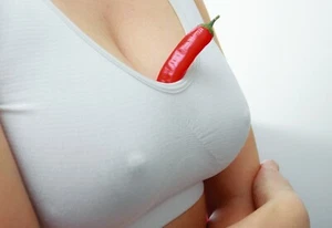 Pinup Color Photo Hot Pepper Breasts Brassiere Risque Original Paper 21x30 cm - Picture 1 of 1
