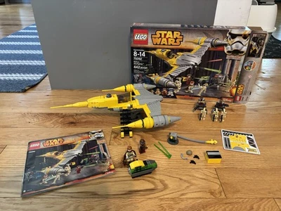 LEGO Star Wars: Naboo Starfighter (75092) Box and Instructions - Image 1 of 4