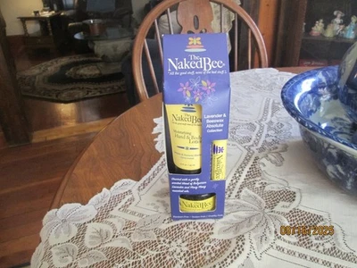 The Naked Bee 经典薰衣草和蜂蜡套装 - 乳液、润唇膏和身体黄油 — 第 1/2 张图片