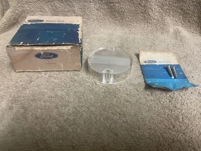 FORD C9ZZ-15514-A 1969-70 MUSTANG SHELBY LENTE DE LUZ DE RESPALDO INVERSA NUEVO DE STOCK CON TORNILLOS Foto 1 de 4