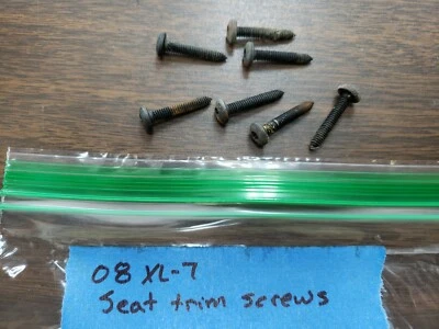Parafusos de acabamento de assento Suzuki XL-7 2008 - Imagem 1 de 3