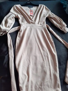 Boohoo Bodycon Dress Size 10, 3/4 sleeve, blush midi length, very flattering - Picture 1 of 9