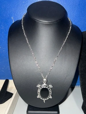 Collar Colgante Tortuga Cadena Tono Plateado ERICA LYONS Usado con Cabujón Foto 1 de 4
