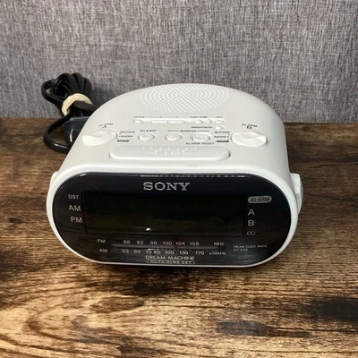Sony Dream Machine AM FM Dual Alarm WHITE Clock Radio ICF-C318 Excellent Clean - Image 1 of 4