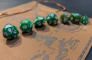 ✨Elven Green✨ 7 Dice Set Poly RPG DnD Dungeons Dragons AD&D Pathfinder d20 - Picture 1 of 4