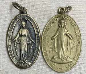 VINTAGE LOT x2 MIRACULOUS VIRGIN MARY MEDALS MONOGRAM MARY SACRED HEART DESIGN - Picture 1 of 8
