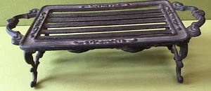 FLACHWÄRMERHALTER MIT KERZE STIL FAMILIENTHEKE GUSSEISEN DEKORIERT - Bild 1 von 4