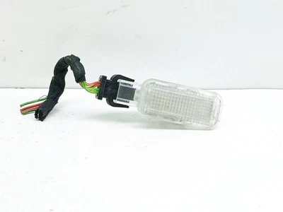 Otra luz interior delantera derecha audi a6 s6 c5 4b 1998 ust129481 Foto 1 de 4