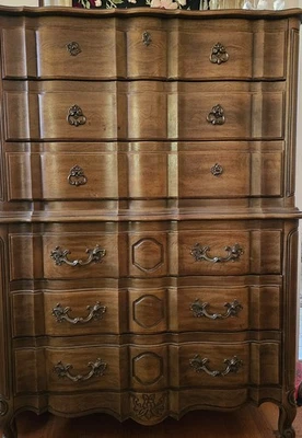 Vintage Thomasville Walnut 5pc King Bedroom Set - Image 1 of 4