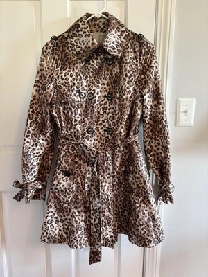 Abrigo Betsey Johnson Mujer Pequeño Leopardo Trinchera Cinturón Corsé Espalda Charreteras Foto 1 de 4
