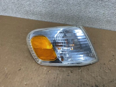 Luz de señalización/señal de giro para pasajero derecho Toyota Corolla 2001-2002 OEM V5157 DW Foto 1 de 4