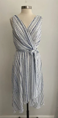 Vestido DKNY Sin Mangas Blanco y Azul Cadena Rayas Gasa Simulado Envolvente 14 Nuevo Sin Etiquetas Foto 1 de 4