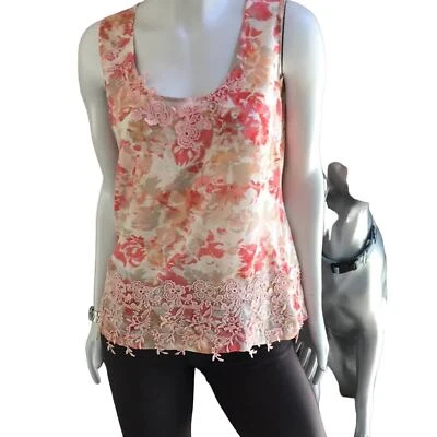 Camiseta sin mangas halógena floral con apliques de seda rosa crema para mujer talla mediana Foto 1 de 4
