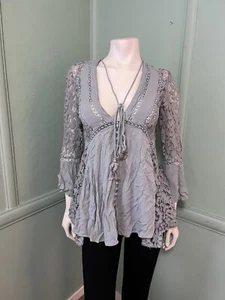 Free People GORGEOUS Light blue Lacy and Romantic V-Neck Tie Neck Tunic Gen XS - Picture 1 of 5