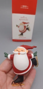 2013 Hallmark Keepsake adorno de Navidad patinaje Santa caja original - Imagen 1 de 4