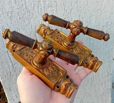 LOT de 2 CREMONES ANCIENNES / POIGNÉES FENÊTRE PORTE en BRONZE ou LAITON - Photo 1/4