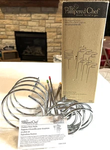 Juego de palos de fiesta al aire libre The Pampered Chef - copas de vino, botellas, latas, velas - Imagen 1 de 3