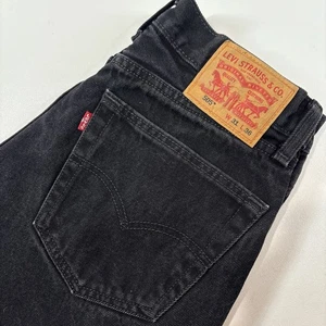 Levi's 505 Herrenjeans 31 x 36 schwarz Denim gerades Bein 100 % Baumwolle rotes Etikett - Bild 1 von 8