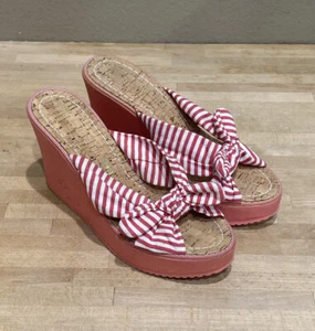 Juicy Couture Sandalias de cuña a rayas tamaño 9 Multicolor rojo rosa 4 "Tacón - Imagen 1 de 12