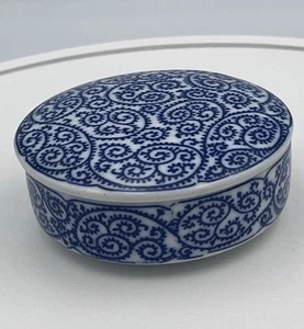 Vintage Takahashi Porcelain Cobalt Blue & White Swirls Trinket Jewelry Box Japan - Picture 1 of 4