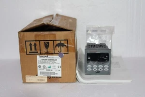 Honeywell DC2500-E0-0L00-100-10000-E0-0 UDC2500 Universal Digital Controller - Picture 1 of 8