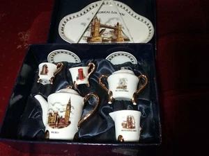 Historical London Ceramics Childs Tea Set (Stunning). - Picture 1 of 5