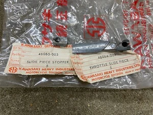 KAWASAKI NOS THROTTLE SLIDE PIECE & CABLE STOPPER  J1 D1 J1T J1TR J1TRL M10 M11 - Picture 1 of 3