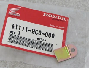 Placa de ajuste del guardabarros delantero derecho Honda 61111-HC0-000 para TRX300 TRX250 1988-2006 - Imagen 1 de 1