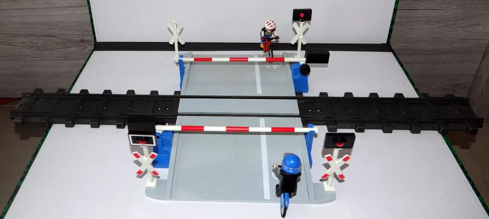 PLAYMOBIL - PASSAGE A NIVEAU POUR TOUTES LES REF TRAIN PLAYMOBIL - Photo 1/4