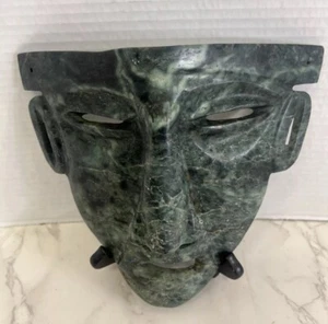 Vintage präkolumbianische aztekische Maya Inka gravierte grüne Steinmaske 7,5” x 9” - Bild 1 von 10
