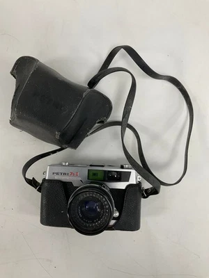 Petri 7s II Vintage Rangefinder Camera with Circle Eye System Black - Image 1 of 4