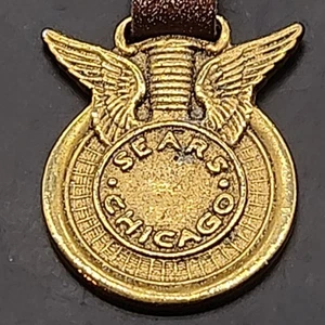 Vintage SEARS CHICAGO WINGED WHEEL MOTORCYCLE Watch Fob - Foto 1 di 12