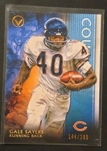 2015 Topps Valor /299 Courage Gale Sayers #155 Chicago Bears  - Bild 1 von 2