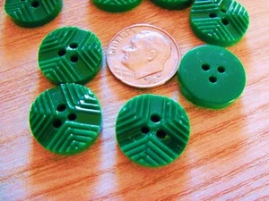 8 SHINY GREEN VINTAGE CASEIN PLASTIC RIDGED DECO Buttons NOS SEWING CRAFTS 14mm - Picture 1 of 2