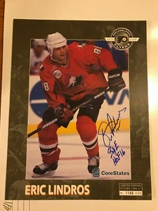 TARJETA DE ALINEACIÓN AUTOGRAFIADA DEL EQUIPO CANADÁ 96-97 DE ERIC LINDROS CON CERTIFICADO DE AUTENTICIDAD GRANDE E HOF 16 - Imagen 1 de 7