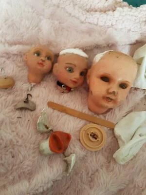 Lot de 3 têtes  dolls poupée paris 301,et 2 en cire et accessoires  - Photo 1/4
