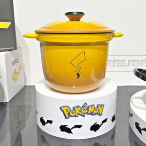 Le Creuset Japón Limitado 2024 Pokemon Pikachu Hierro Fundido Olla Cocotte Cada 18 NUEVO - Imagen 1 de 9