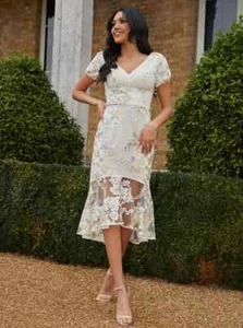 Chi Chi London - BNWT - Embroidered Short Sleeve Midi Dress Yellow - SIZE UK8 - Picture 1 of 5