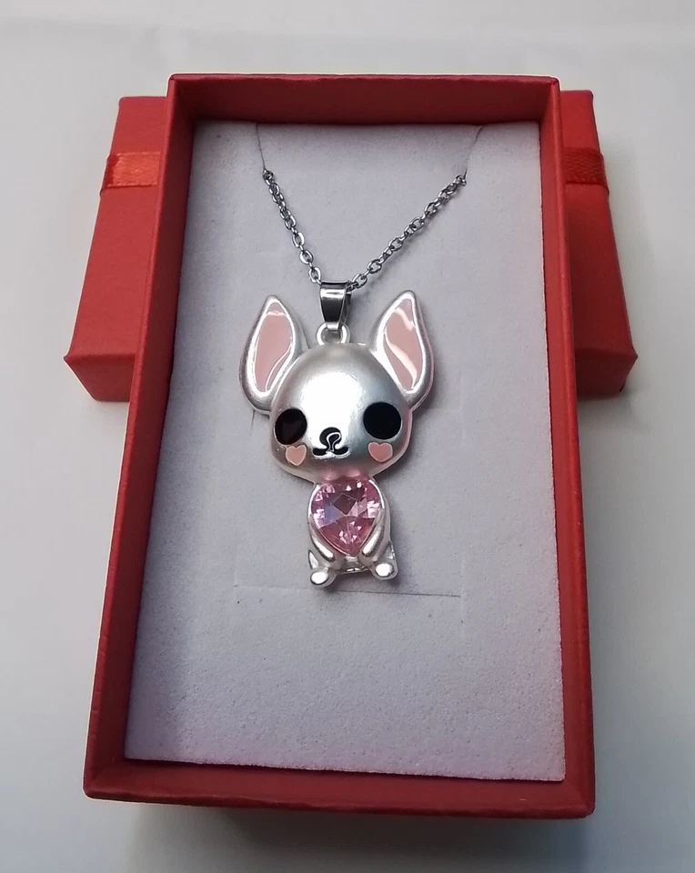 Süße rosa Kristall Chihuahua Hund Halskette in Geschenkbox - Bild 1 von 1
