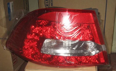 GENUINA NUEVA LUZ TRASERA LED LH EN CARROCERÍA / TRAJES DE SALIDA KIA MAGENTIS 2009-2010 Foto 1 de 3