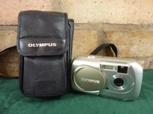 Olympus Camedia D-395 fotocamera digitale 3,2 MP 2,5X zoom digitale con custodia #1 - Foto 1 di 1