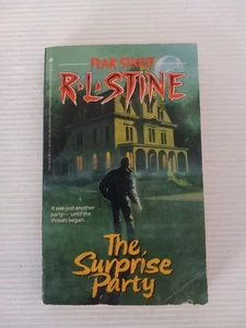 R.L. Stine Fear Street #2 The Surprise Party book vintage series Horror - Foto 1 di 14