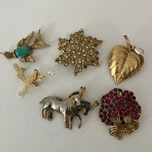 VINTAGE JEWELRY BROOCH PIN LOT RHINESTONES GOLD TONE ESTATE AS IS - Picture 1 of 10