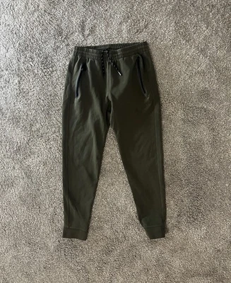 Pantalones deportivos para hombre Old Navy Active Dynamic polar con cremallera oliva talla pequeña Foto 1 de 4