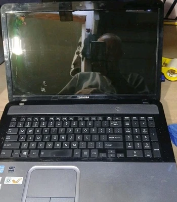 TOSHIBA SATELLITE L875-S7110 - PARA REPUESTOS - INTEL Core I3 8GB RAM - 17"-piezas  Foto 1 de 4