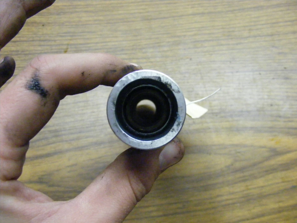 05 2005 Suzuki SV1000 S SV 1000 Front Axle Axel - Image 1 of 1